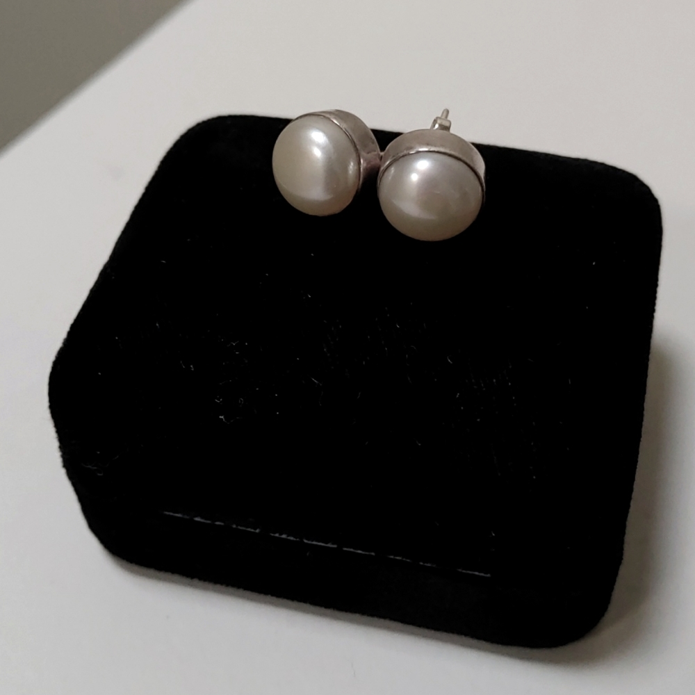 Classic Sterling Silver Pearl earings
